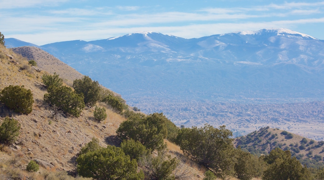 Espanola showing mountains