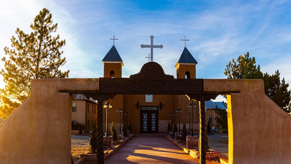 The Historic Iglesia de la Santa Cruz de la Canada Mission Church, Espanola, New Mexico, USA