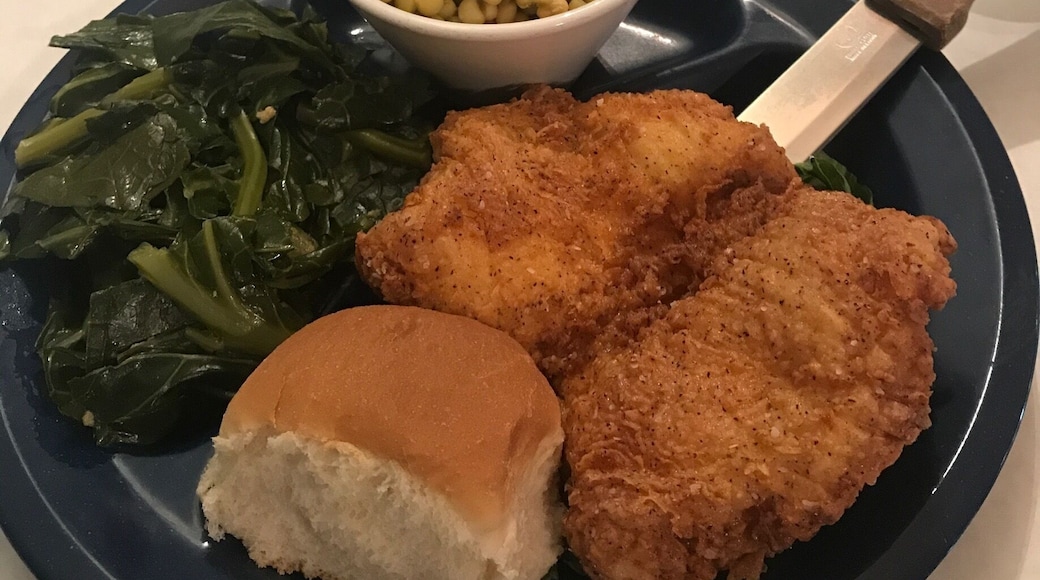 Excellent southern food, River Grill.