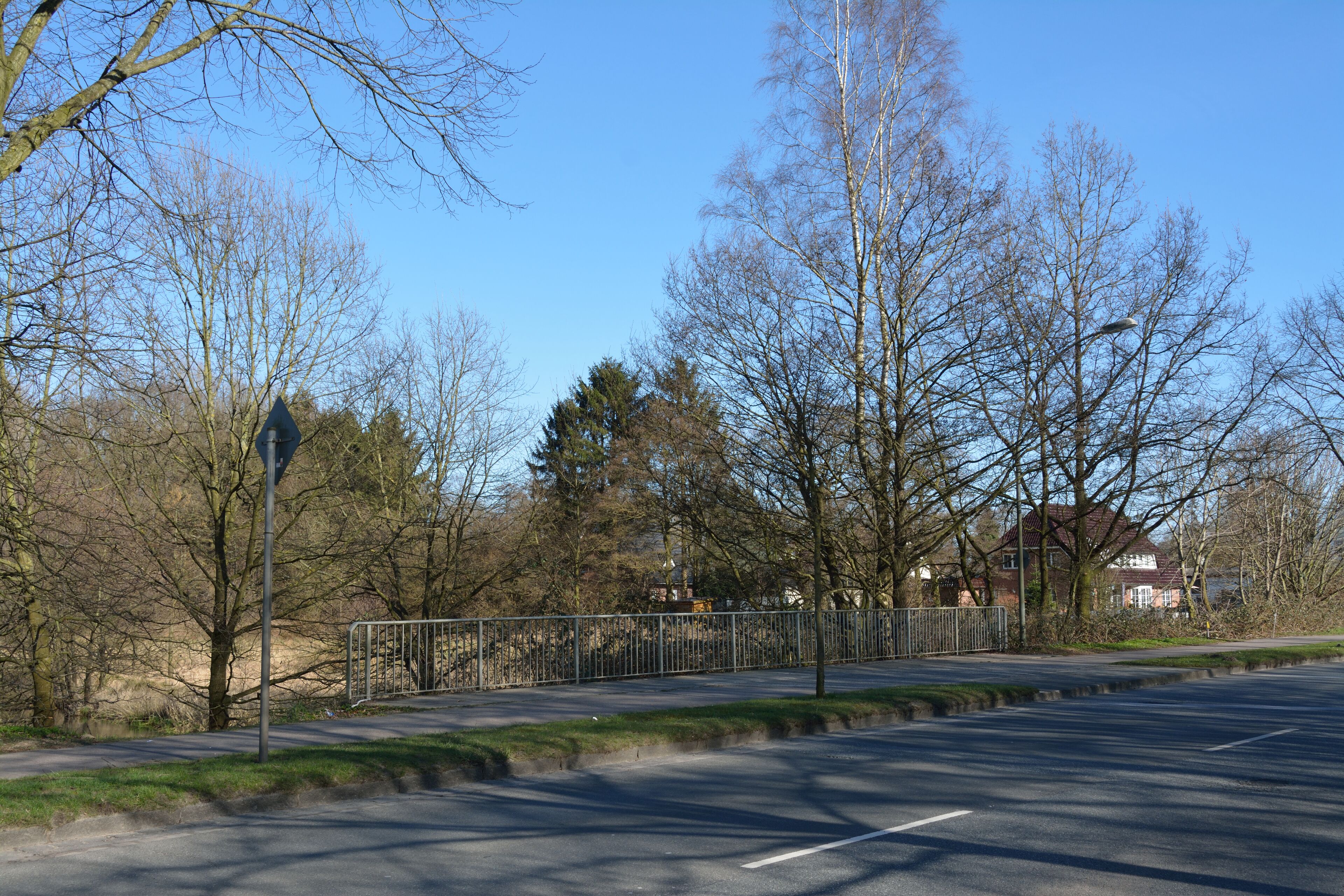 Impressionen der Störbrücke im Verlauf der Kreisstraße 18 in Neumünster.