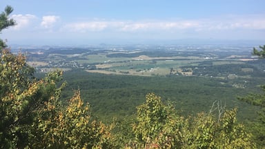 Beautiful hike in Massanutten. Definitely look up trail directions before going. Our path wasn't clear and we got lost frequently.