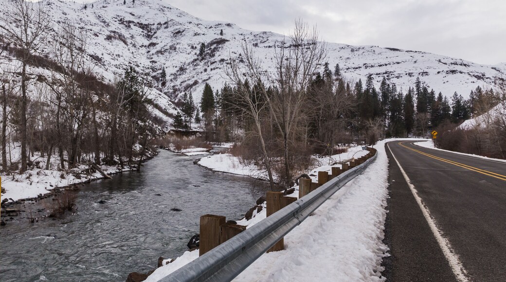 Powder river and the Hells Canyon road in winter season
