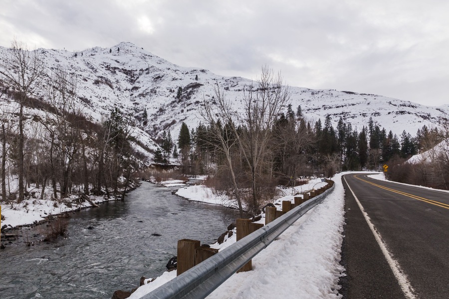 Powder river and the Hells Canyon road in winter season