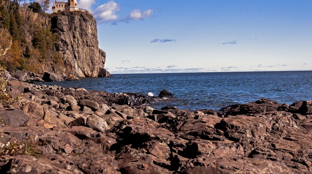 Split Rock Light House:Minnesota North Shore Drive in Autumn: Lake Superior