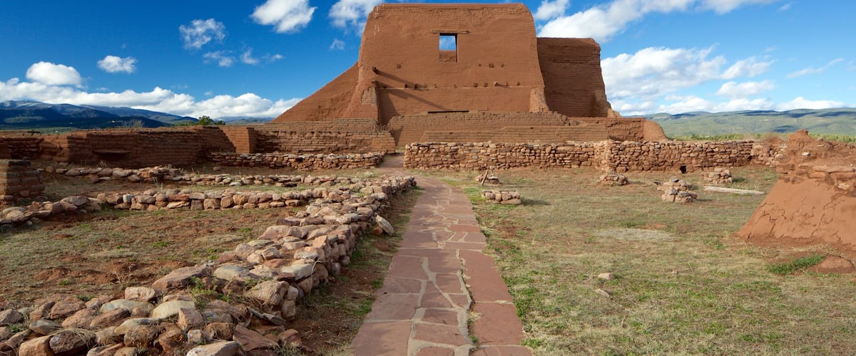 Santa Fe Trail showing building ruins and heritage elements