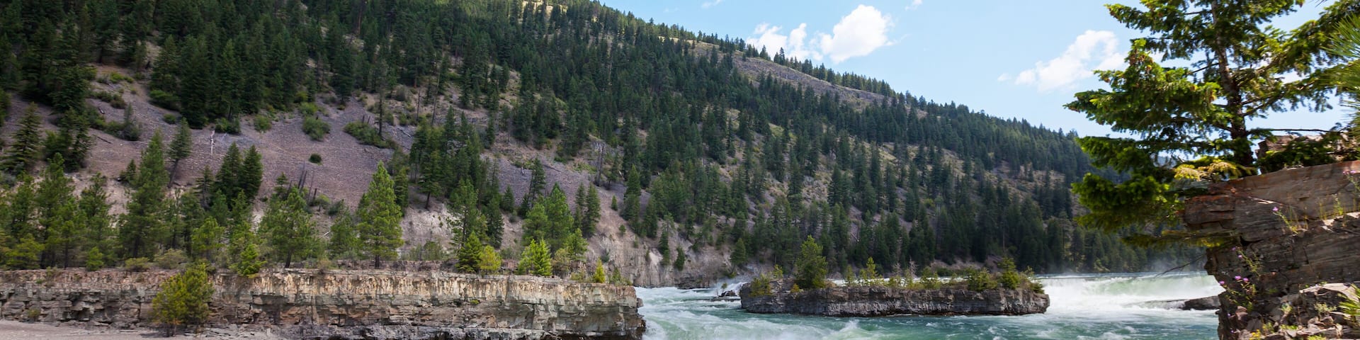 Kootenai river in Montana, USA; Shutterstock ID 1645639558; purchase_order: SP-2792; Order: ; client: ; job: Q1 Scenic Routes Purchasing