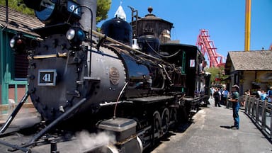 Knott\'s Berry Farm which includes railway items and rides