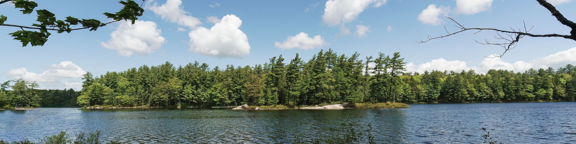 A hike around the lakes and through the forests of Hardy Lake Provincial Park in Ontario Canada
