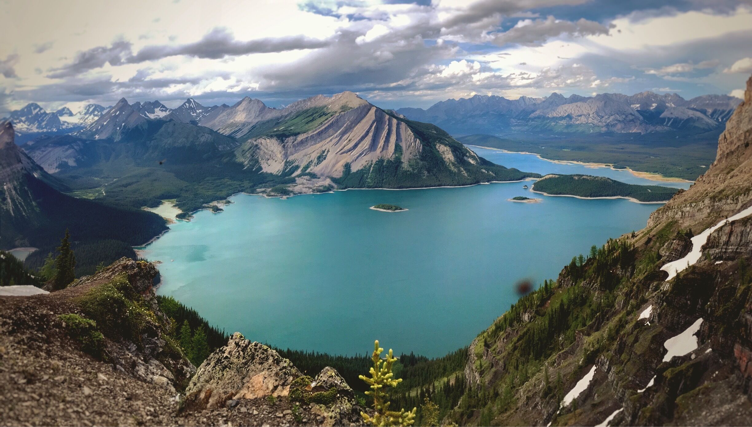 Views of Mount Indefatigable + Upper and Lower Kananaskis Lake 🐾

#kananaskis#canmore#yyc#alberta#explorealberta#rockymountains#canadianrockies#myCanada#myAlberta#lakes#nature#mountainlove#mountindefatigable#rockies#scrambling#grizzlies#mothernature#sky#naturephotography#exploring#albertaexplorer