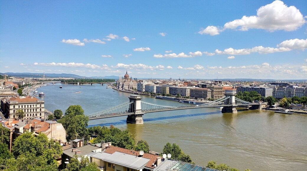 Amazing view of Budapest by climbing up the hills to the statue of liberty!
#lifeatexpedia #wewhotravel #budapest #hungary #wanderlust