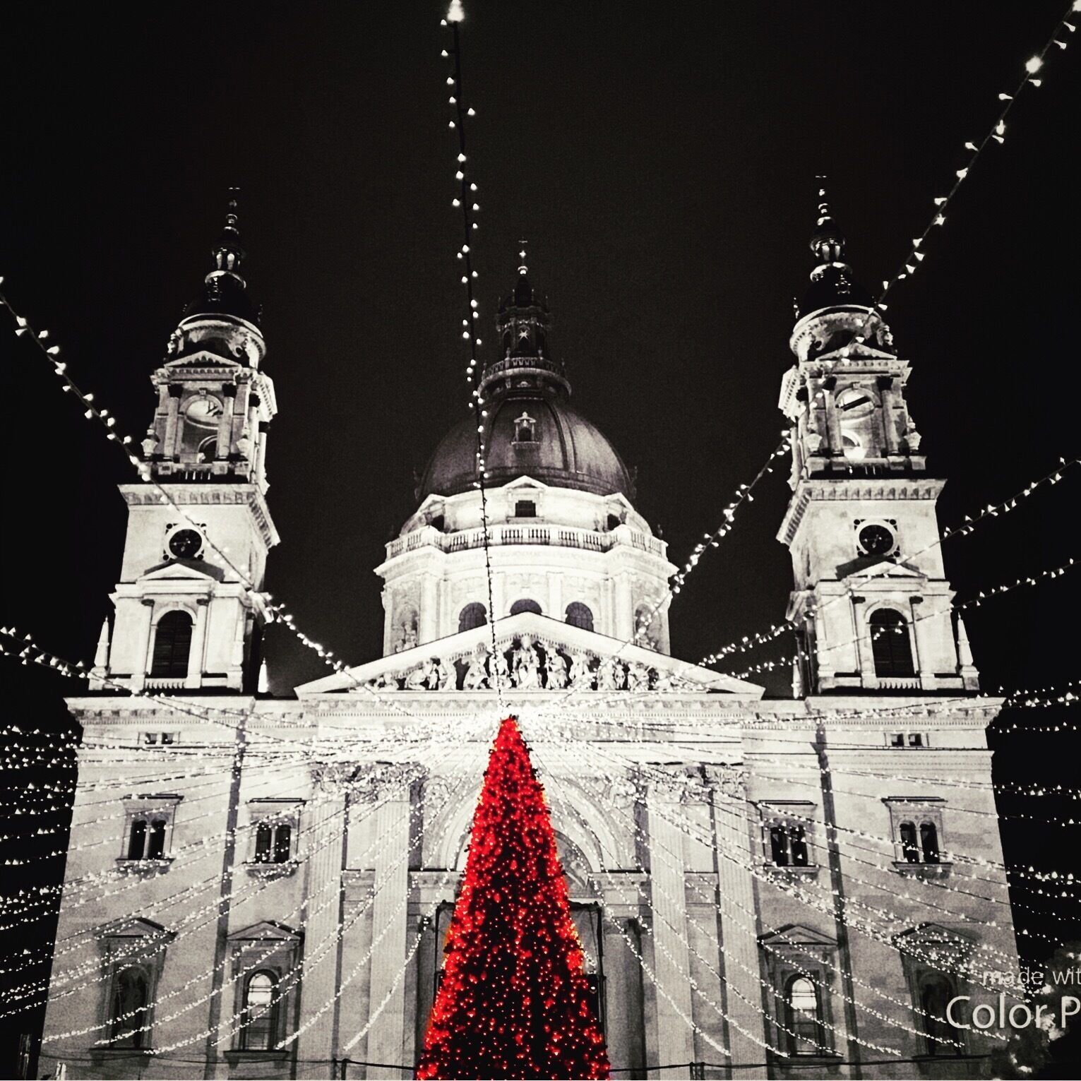 Budapest looks magical in the festive season and St Stephens Basilica was no exception.
