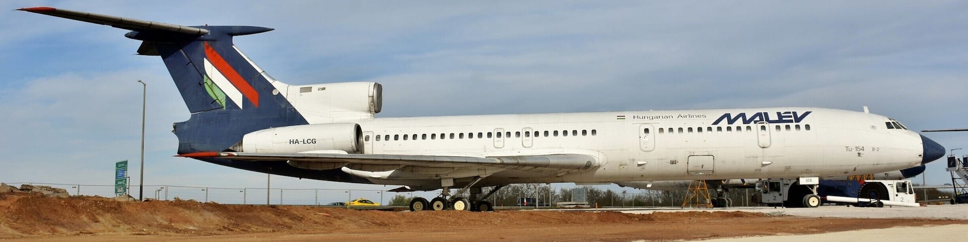 Aero Park in Budapest , the Liszt Ferenc International Airport 2B is next terminal. Hungarian public viewed the flight of almost the entire past 60 years of development history, the museum of aviation Li-2 from the model on duty until the millennium Tu-154 -esig and a number of airport service assets.