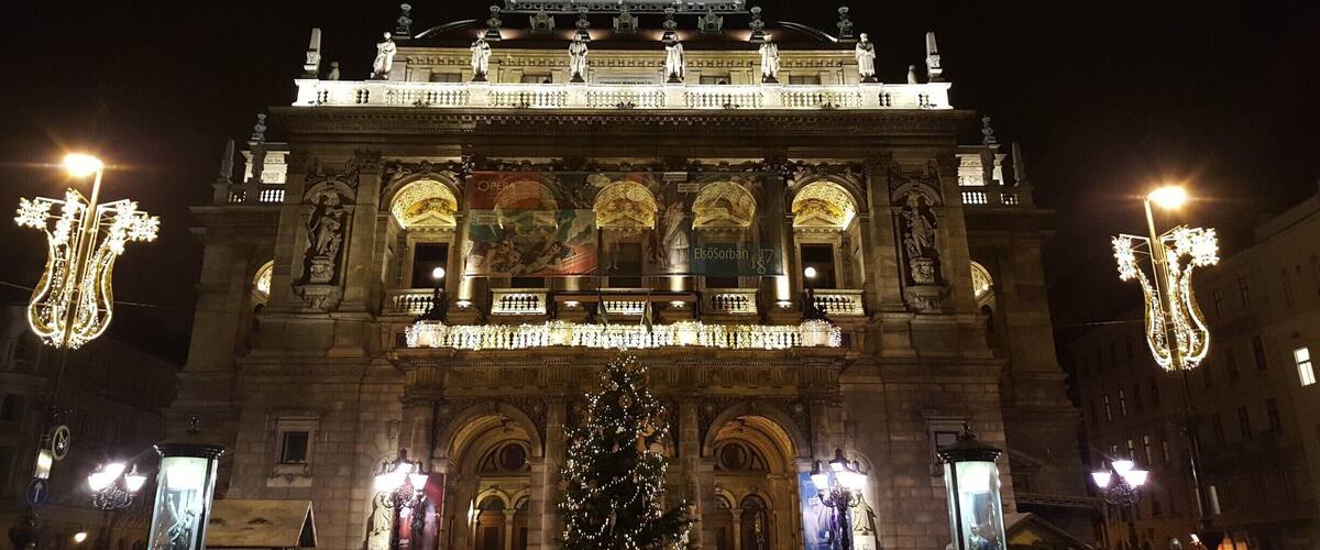Located on a World Heritage avenue in Budapest. It was designed in 1884.
-2017