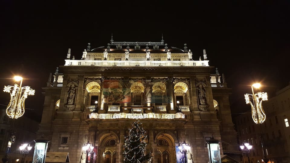 Located on a World Heritage avenue in Budapest. It was designed in 1884.
-2017