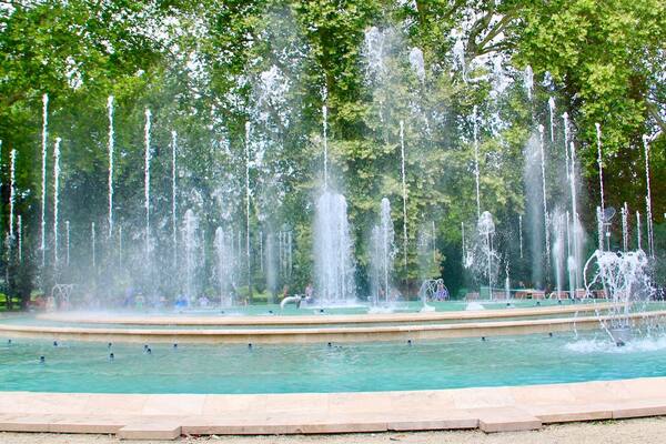 The timing of the spouts of water is set to a variety of music including classics like Carmen. Really worth a watch. At night the park turns into a party Island with a spectacle of lights.