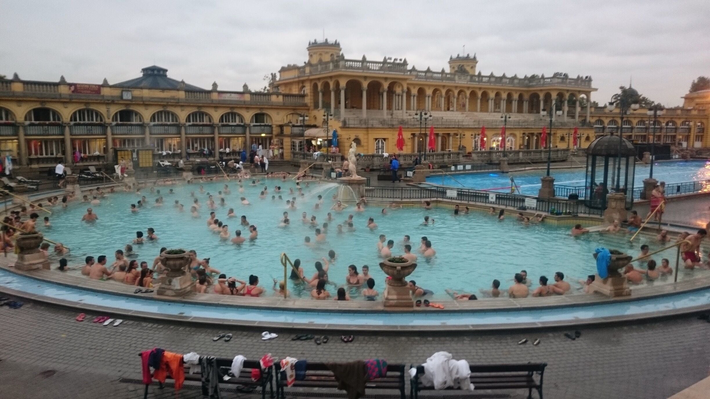 Even if it's a rainy and cold day like this, you can chill out and get warmer here outside! 

There are also a few more pools and baths inside at different size and temperature.
#waterlust
