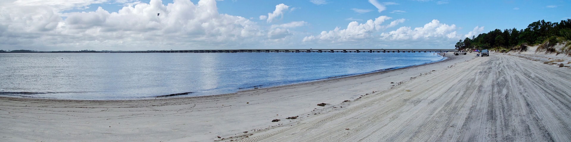 Fernandina Beach on Amelia island on October 22, 2017. People often come by car to the beaches to fishing, take some sunbathe and swim in the Atlantic ocean. Florida, USA