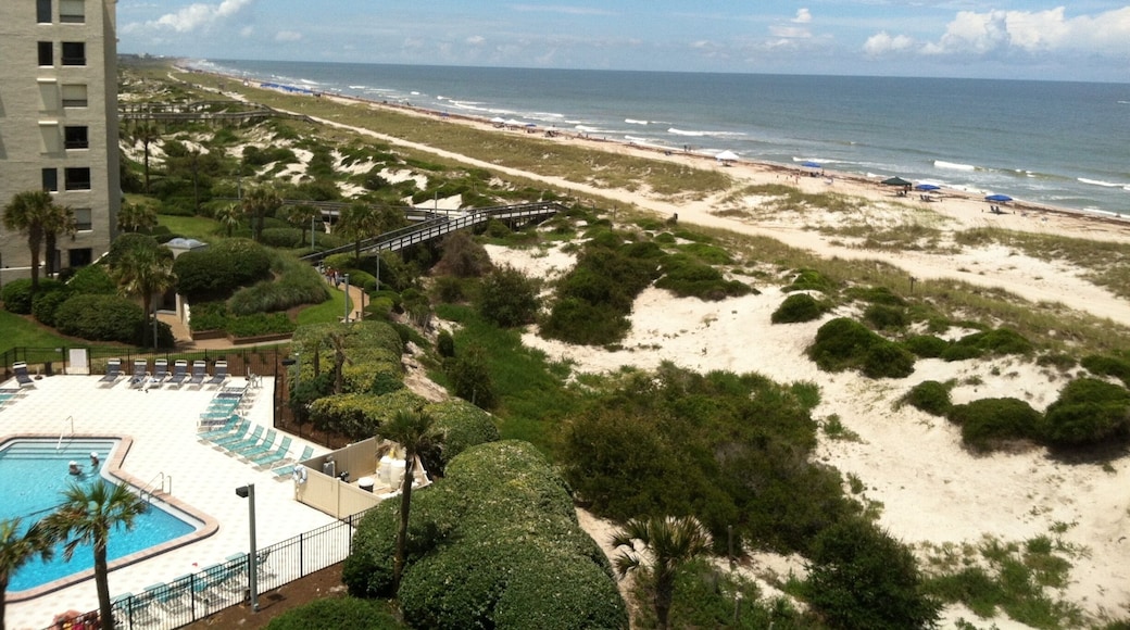 Amelia Island is one of my favorite places in the world. I love the beach there and the town is a quaint, fun place to hang out.
