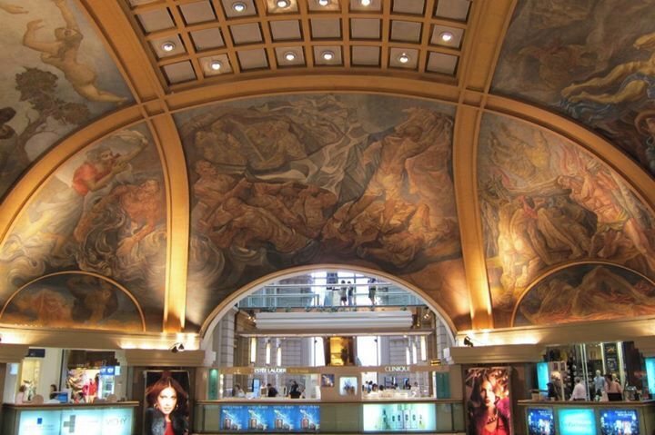 Great place for photos, shopping and ice cream.