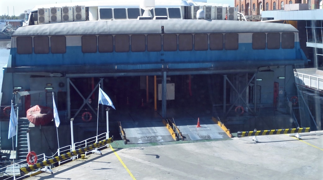 Buenos Aires, Buquebus