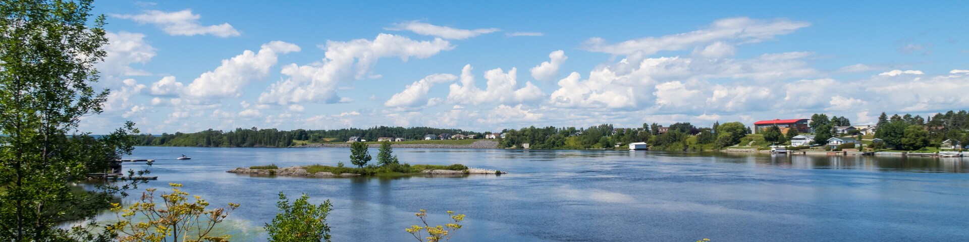 Beautiful view of a lake in Abitibi-Témiscamingue, Canada