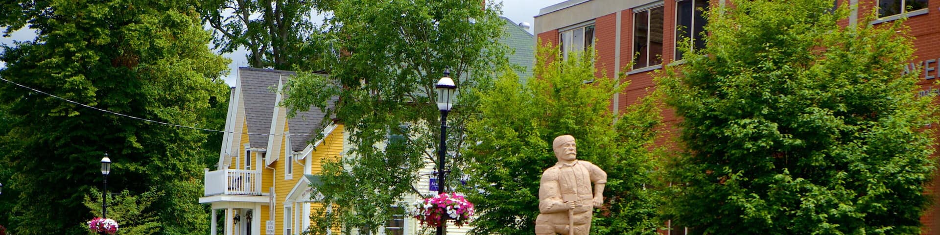 Truro which includes street scenes