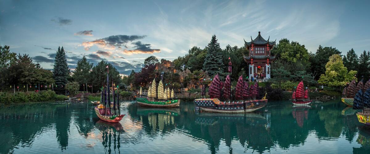Montreal Botanical Garden (chinese garden) in the autumn, Province of Quebec, CANADA.