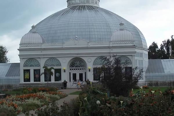 Really enjoyed this botanical garden while shortly visiting Buffalo. It was a rainy day and what a great place to spend it! Took us a few hours to see everything. There were restaurants within walking distance and a stunning church nearby to go through. It is called Our Lady of Victory National Shrine & Basilica. It is so worth seeing!