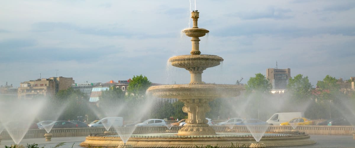 Bucarest mostrando una fuente y una ciudad