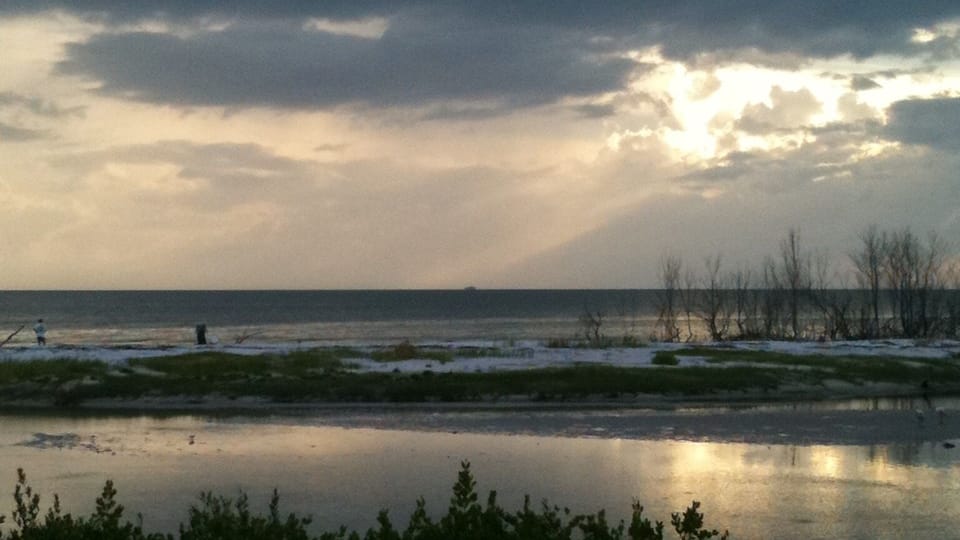 Stormy weather coloring the skies with somber intensity.
#esteroisland
#Nature