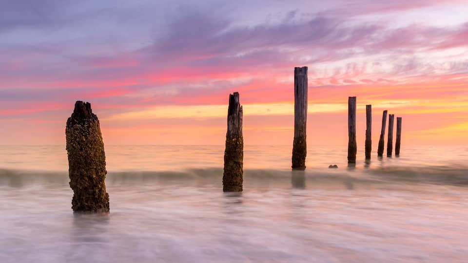 If you take a short walk south from Pinchers on Fort Myers beach, you’ll find these old pilings from what I believe was a private pier or dock. I’m really glad they are still around so I have something to shoot during sunset. #beachtips #fortmyersbeach #longexposure #sunset