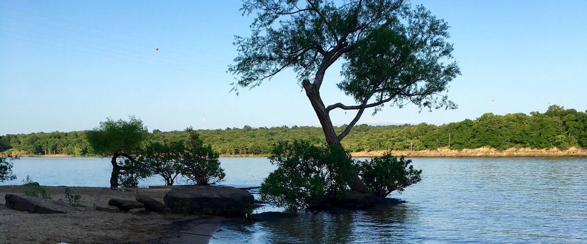 The Fountainhead State Park which is part of the Lake Eufala State Park had this beautiful swim area with the beach access and loads of sand on the shore. The waves were very "beachy" and the water was cool and enjoyable! #blue