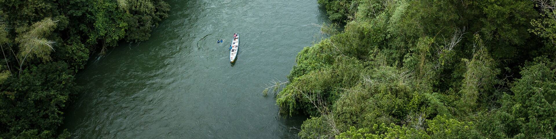 Riol a Miel en Norcasia Caldas, rio color esmeralda en Colombia