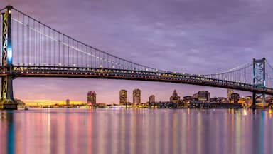 Ben Franklin bridge and Philadelphia skyline
