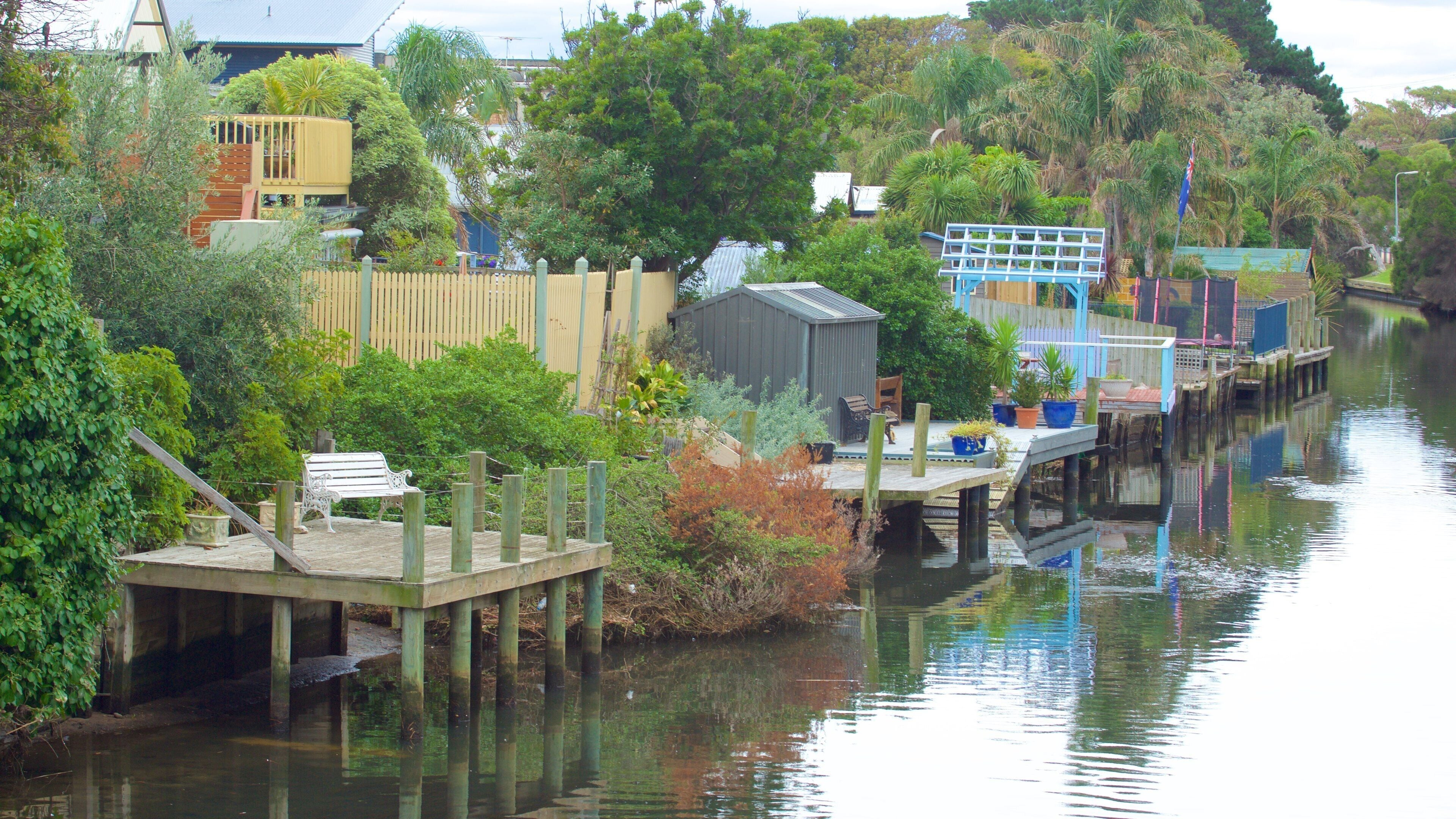 Frankston que incluye un río o arroyo