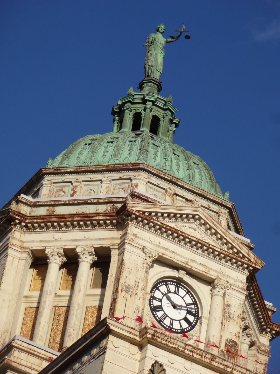 The Wyandot County courthouse and jail was constructed between 1897 and 1900 and dedicated in 1900. The courthouse is located 1000 feet east of the site of Fort Ferree, the main headquarters of General William Henry Harrison's army in the War of 1812. Many of the soldiers who died in battle are buried in the courthouse yard.