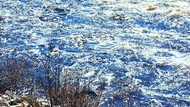 On the way out to the Sturgeon River and Ishpetina Ridge, stopped for a bite by the rapids on the Wahnapitae River.