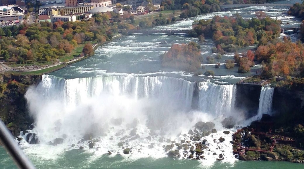 Skylon observatory gives gorgeous views of the one and only falls!! Niagara!:)