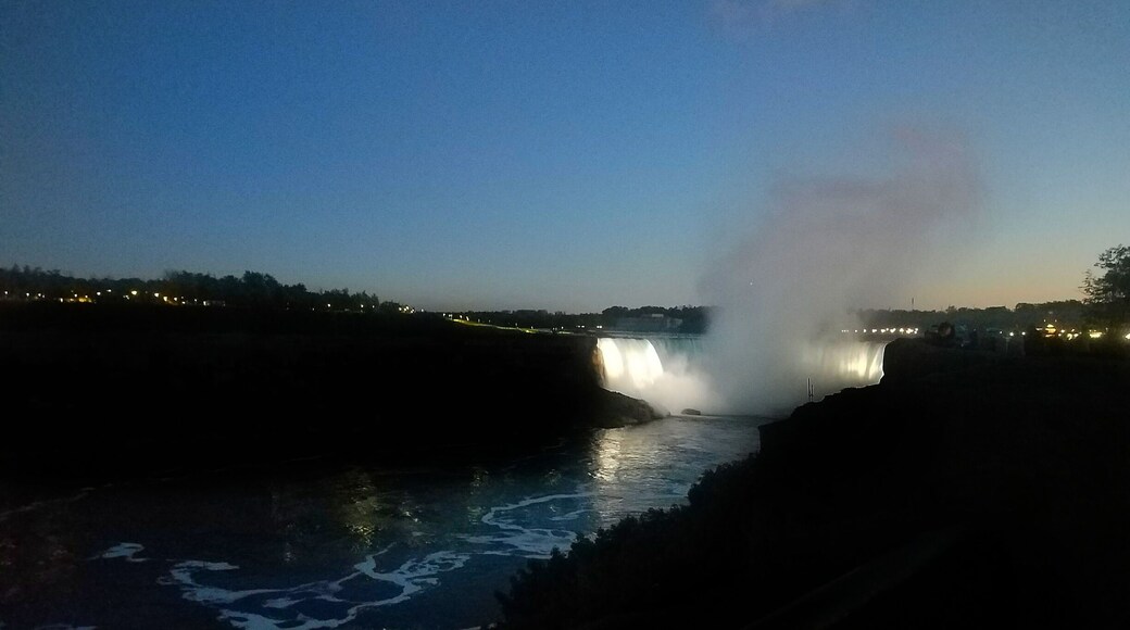 Niagara Falls at night