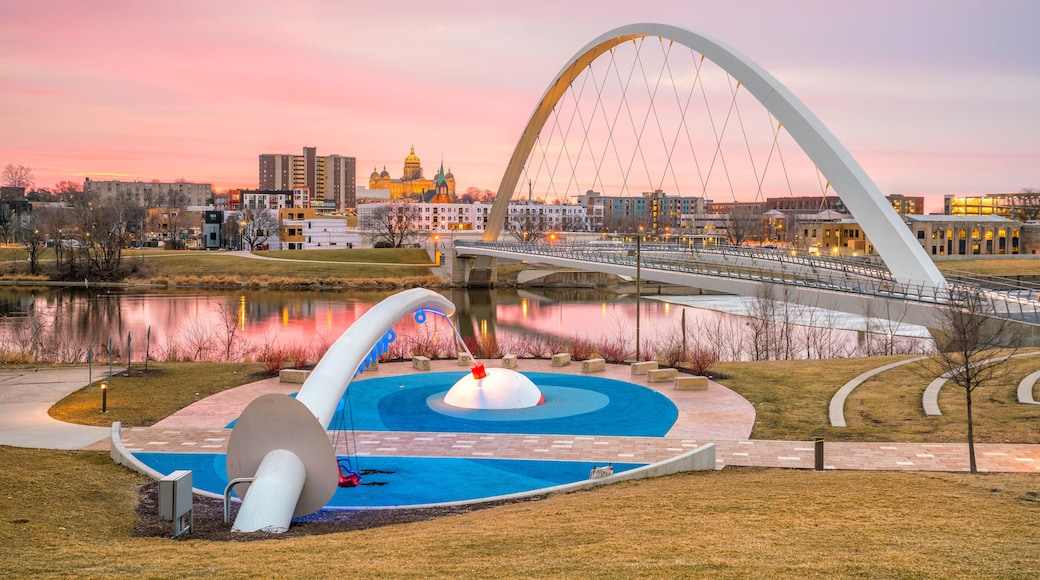 Des Moines Iowa skyline in USA