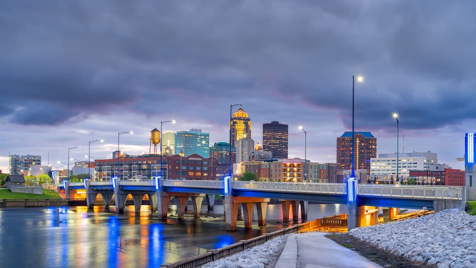 Des Moines, Iowa, USA Downtown Cityscape