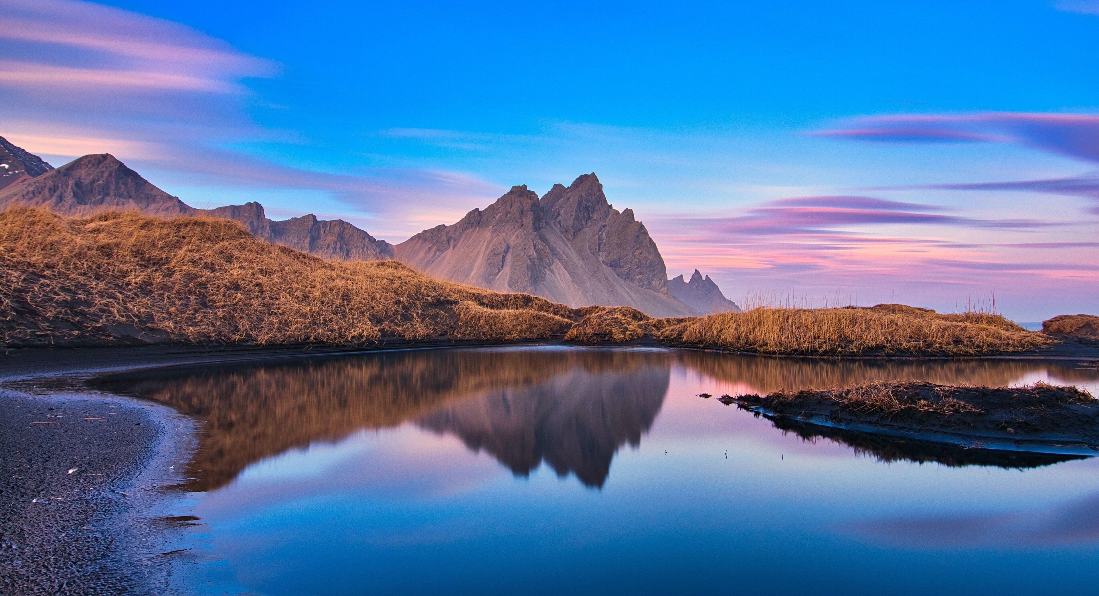 You really have to see this place to experience the wow factor, captured back in Jan 19, after 4 days of not so pleasant weather we arrived here to witness this spectacular light. Iceland - Awesome 👍