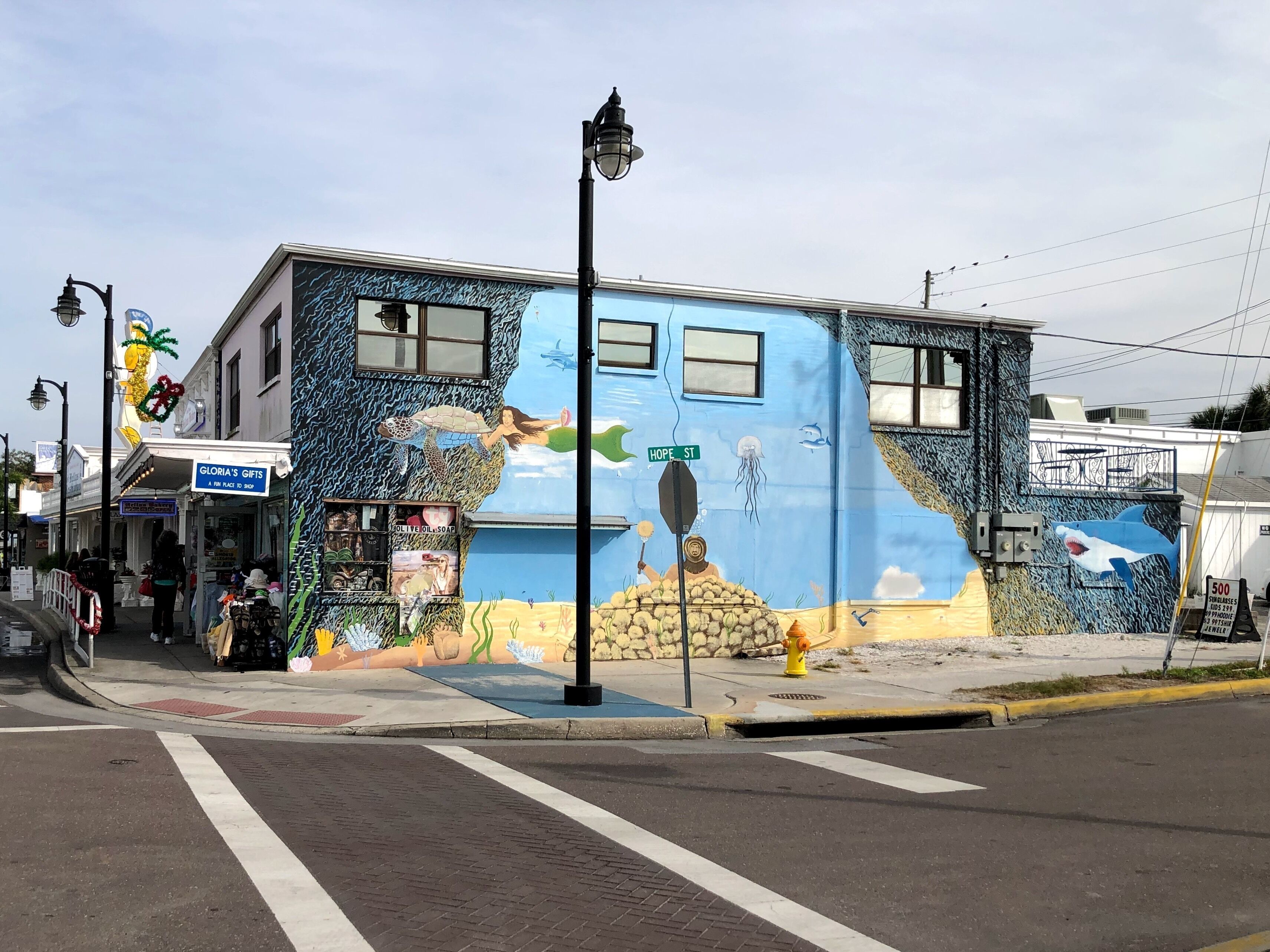 Undersea mural in Tarpon Springs at the corner of Hope Street. (November 2018)

#OnTheRoad