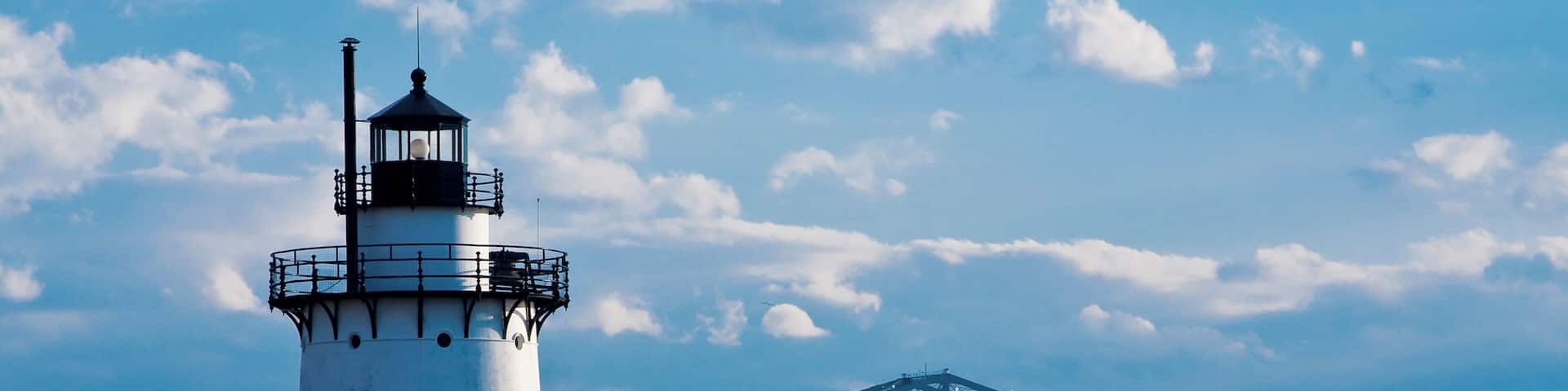 Late afternoon view of the Tarrytown lighthouse and Tappan Zee bridge, in Tarrytown, also known as Sleepy Hollow. New York State, USA