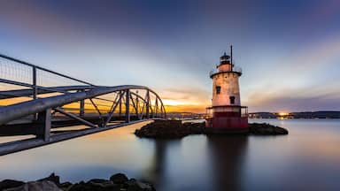Sleepy Hollow Lighthouse (aka Tarrytown Light) at dusk. The cast iron tower was installed in 1883 and operated until 1961.