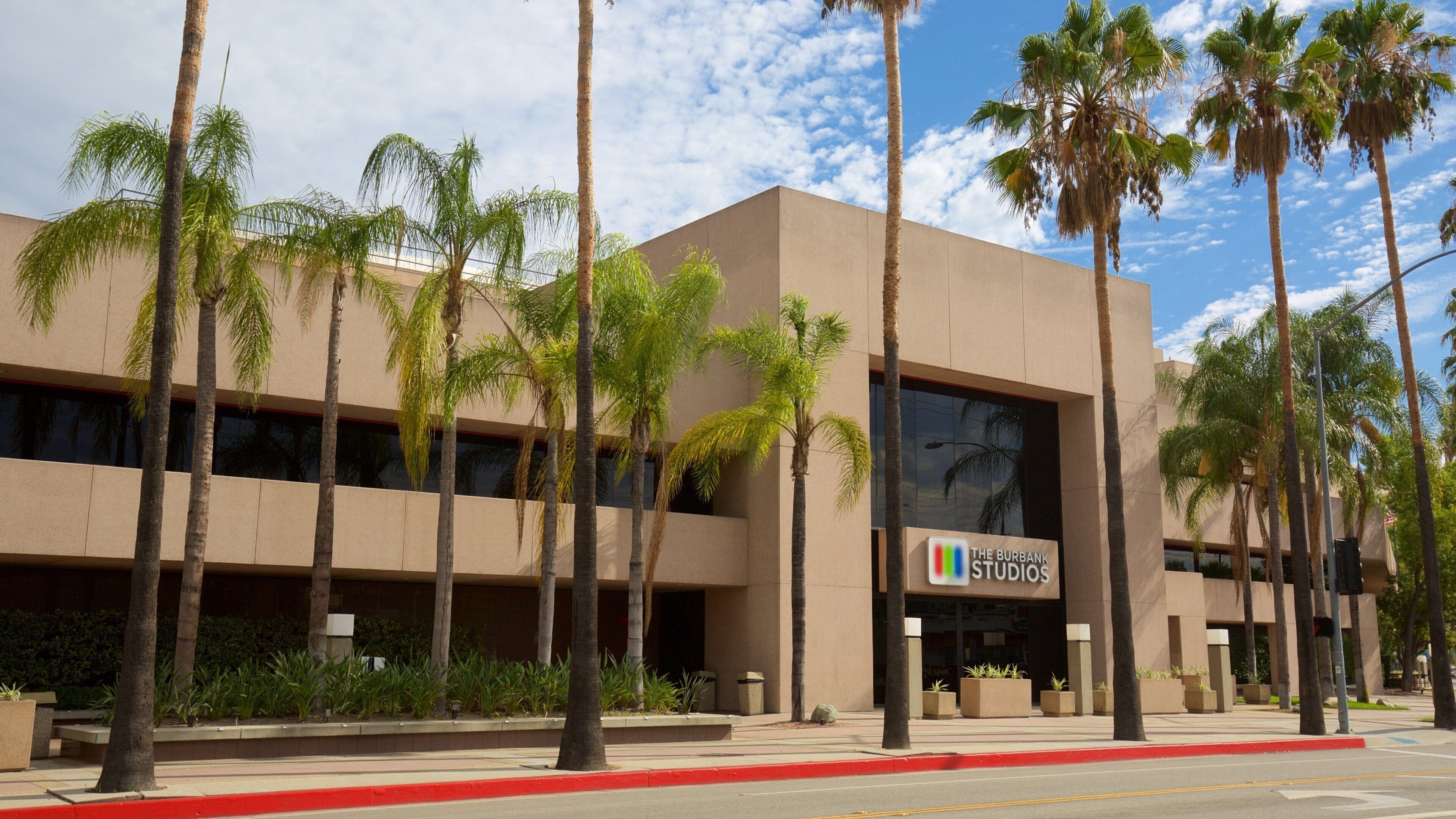 Burbank showing modern architecture