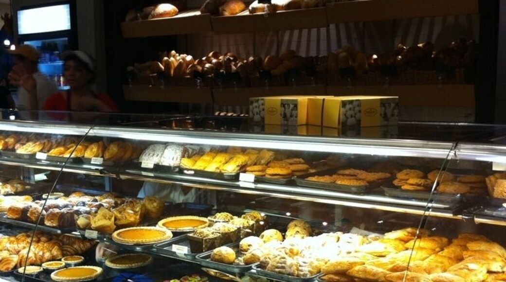Pastries. Long line. Worth it!