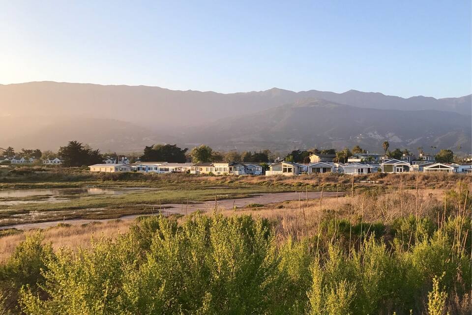 A residential area with houses and a mountainous backdrop.