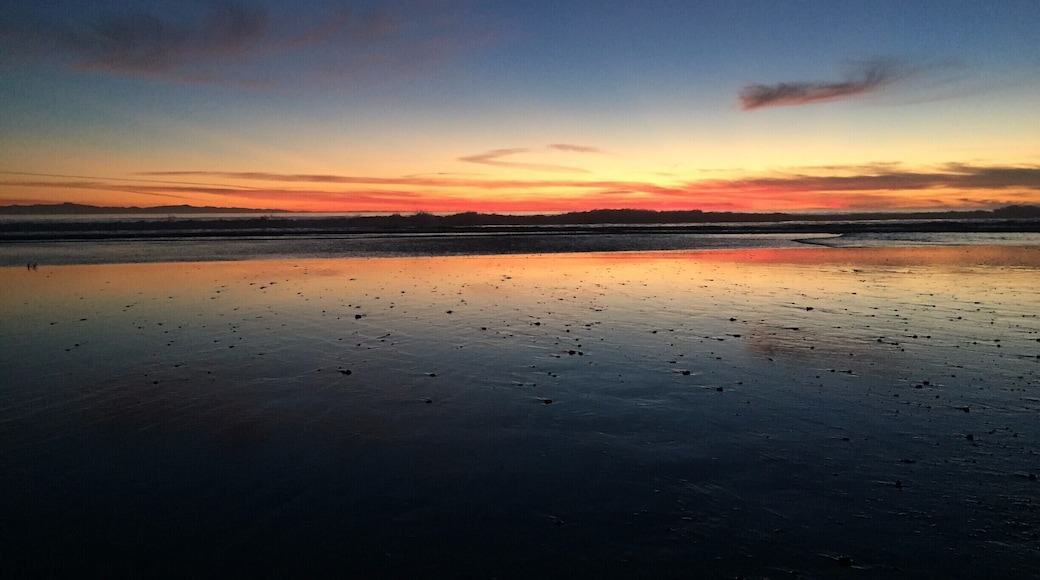 Find this beautiful beach and its stunning sunsets (and sunrises) in Carpinteria, 12 miles south of Santa Barbara, California. Facing ever so slightly south/southwest, this beach gets the best of both worlds!
#beach
#beachbound
#California
#sunset
#SoSoCal
#lifeatexpedia
#weloveourmarkets
#AMER