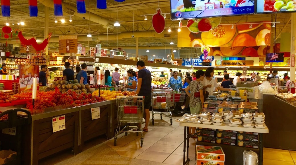 Awesome experience! I'm not familiar with Korean culture but to walk inside the store and try the food samples they had available was awesome! Needless to say, I bought some snacks and some wonderful Korean bbq sauce. I see Korean pork with sesame rice in my future.